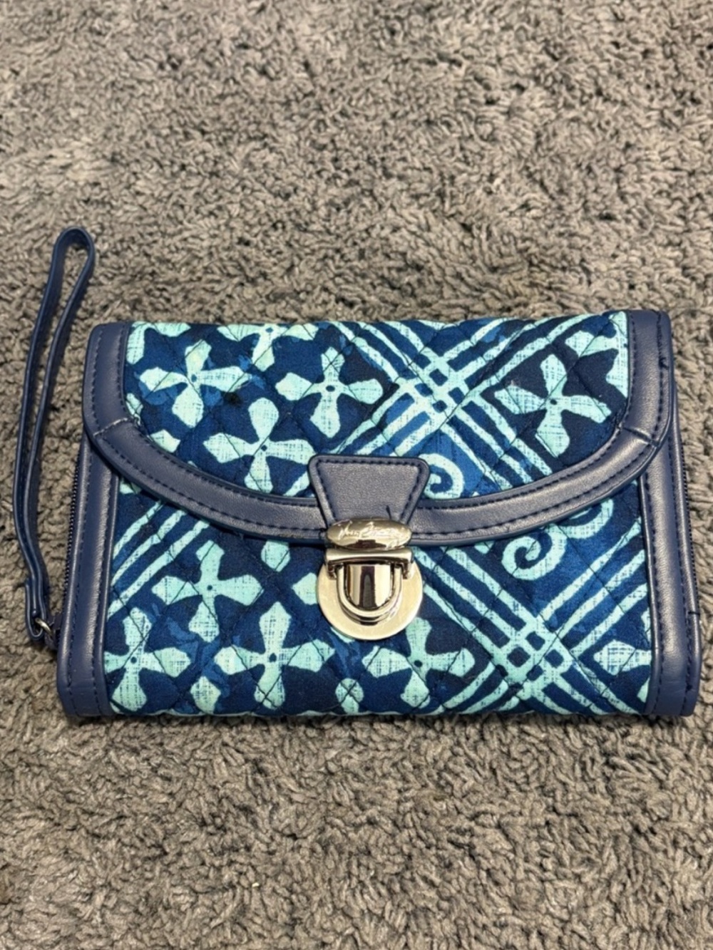 NWOT Vera Bradley blue silver clasped wristlet wallet